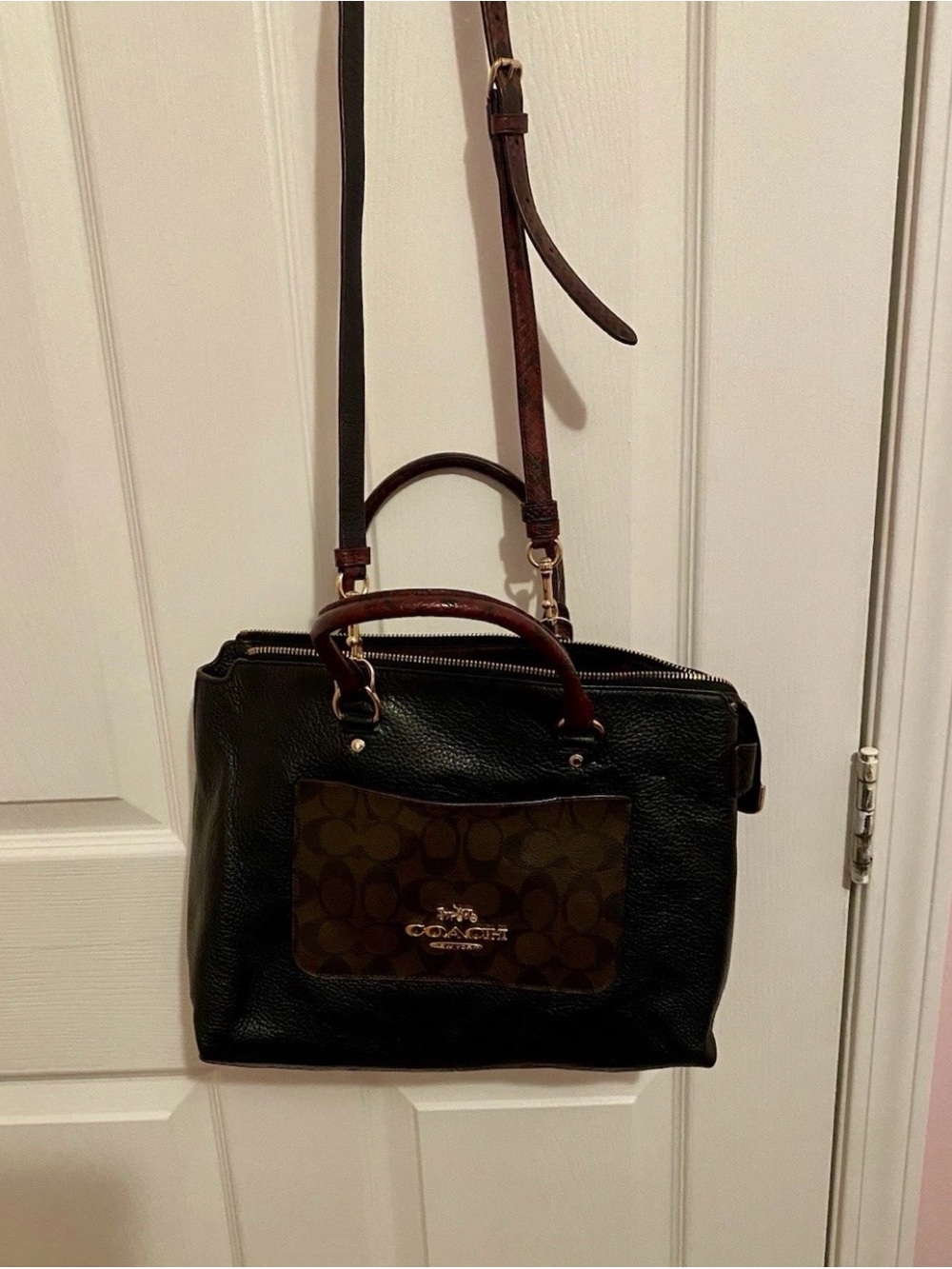 Coach Black Leather Shoulder Bag with Signature Brown Pocket and Gold Hardware - Picture 7 of 9